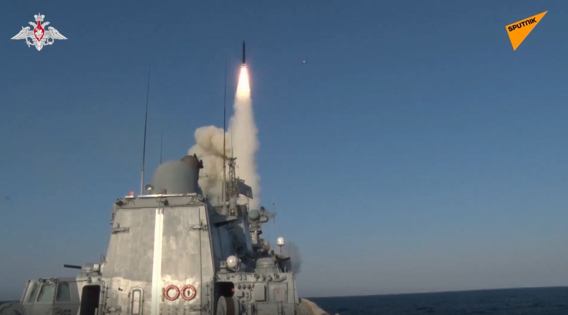 Nga công bố video phóng 4 tên lửa Kalibr từ tàu khu trục của Hạm đội Biển Đen